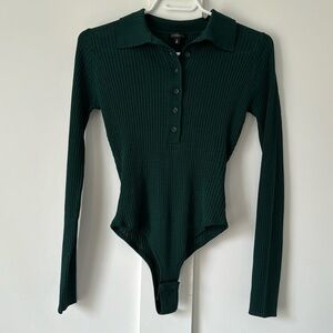 DYNAMITE Clothing Knit Collared Bodysuit in Emerald Green (size M)